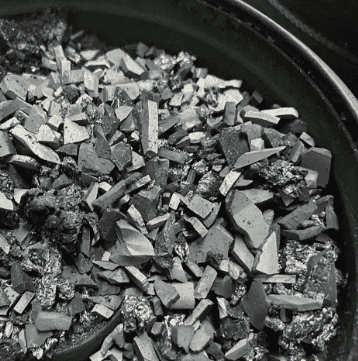 SiC ग्रोथमधील अदृश्य अडथळे: 7N बल्क सीव्हीडी SiC कच्चा माल पारंपारिक पावडर का बदलत आहे